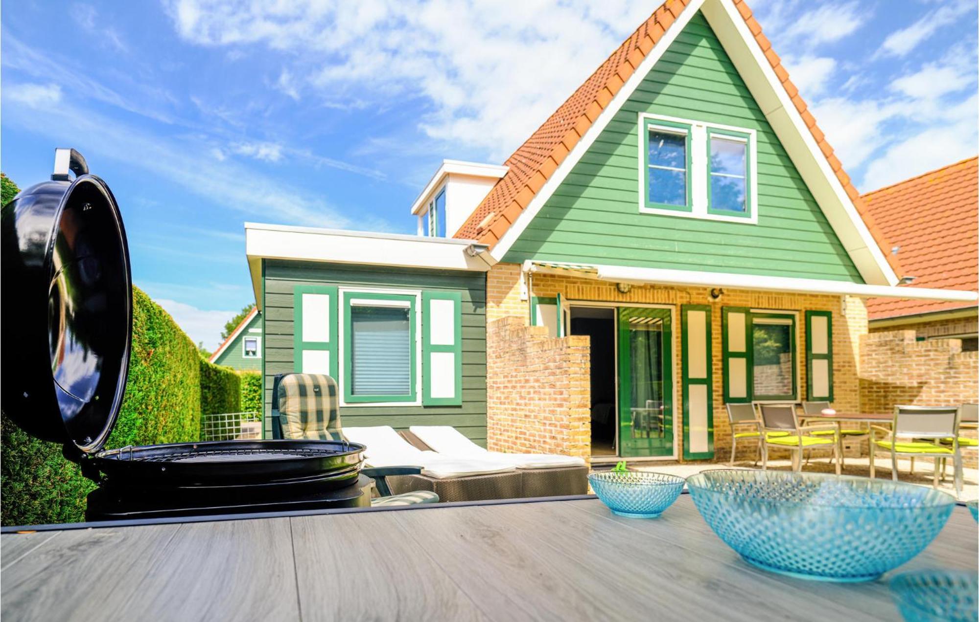4 Bedroom Cozy Home In Zonnemaire Eksteriør billede